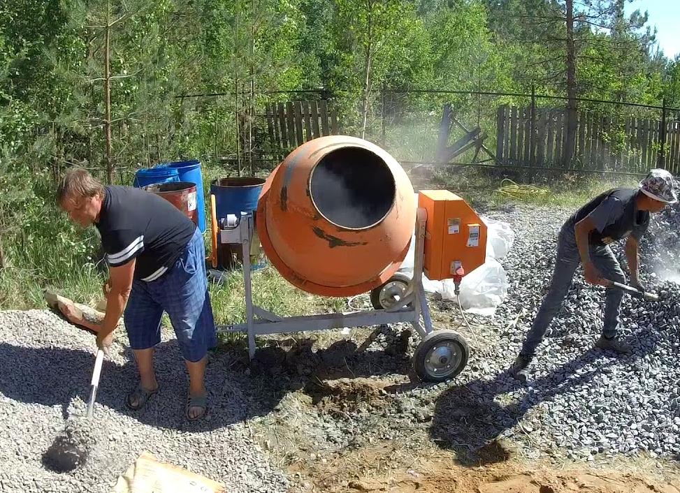 Заливка фундамента вручную